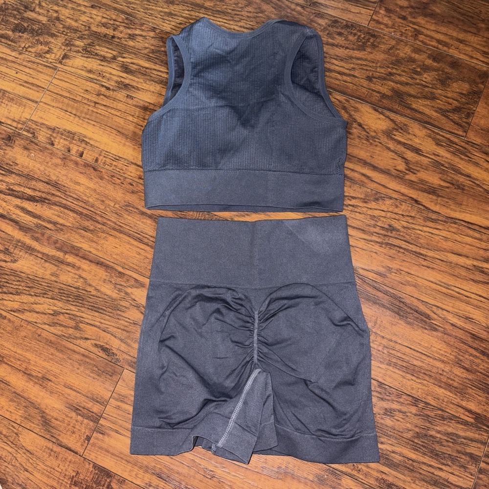 Activewear Set -Bra Yoga fitness, Butt Lifting High Waist Shorts Gray - Med - Picture 2 of 2